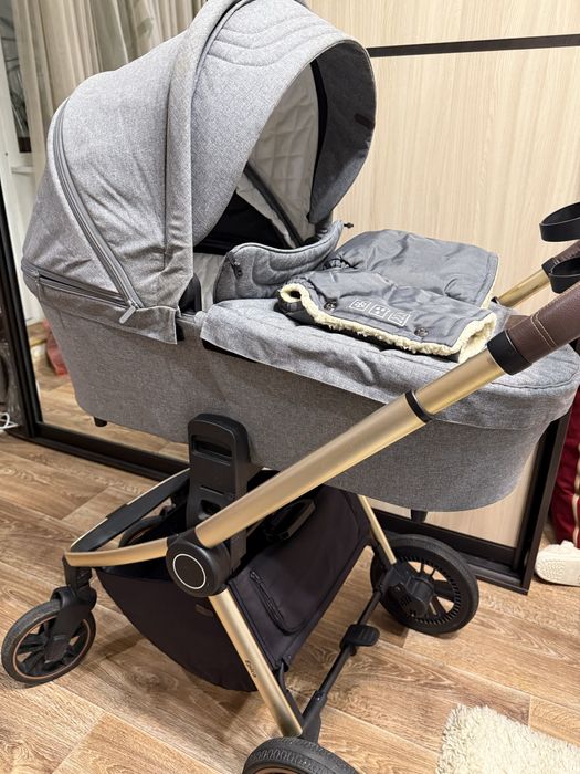 Подам детскую коляску Carello Epica 3 в 1
