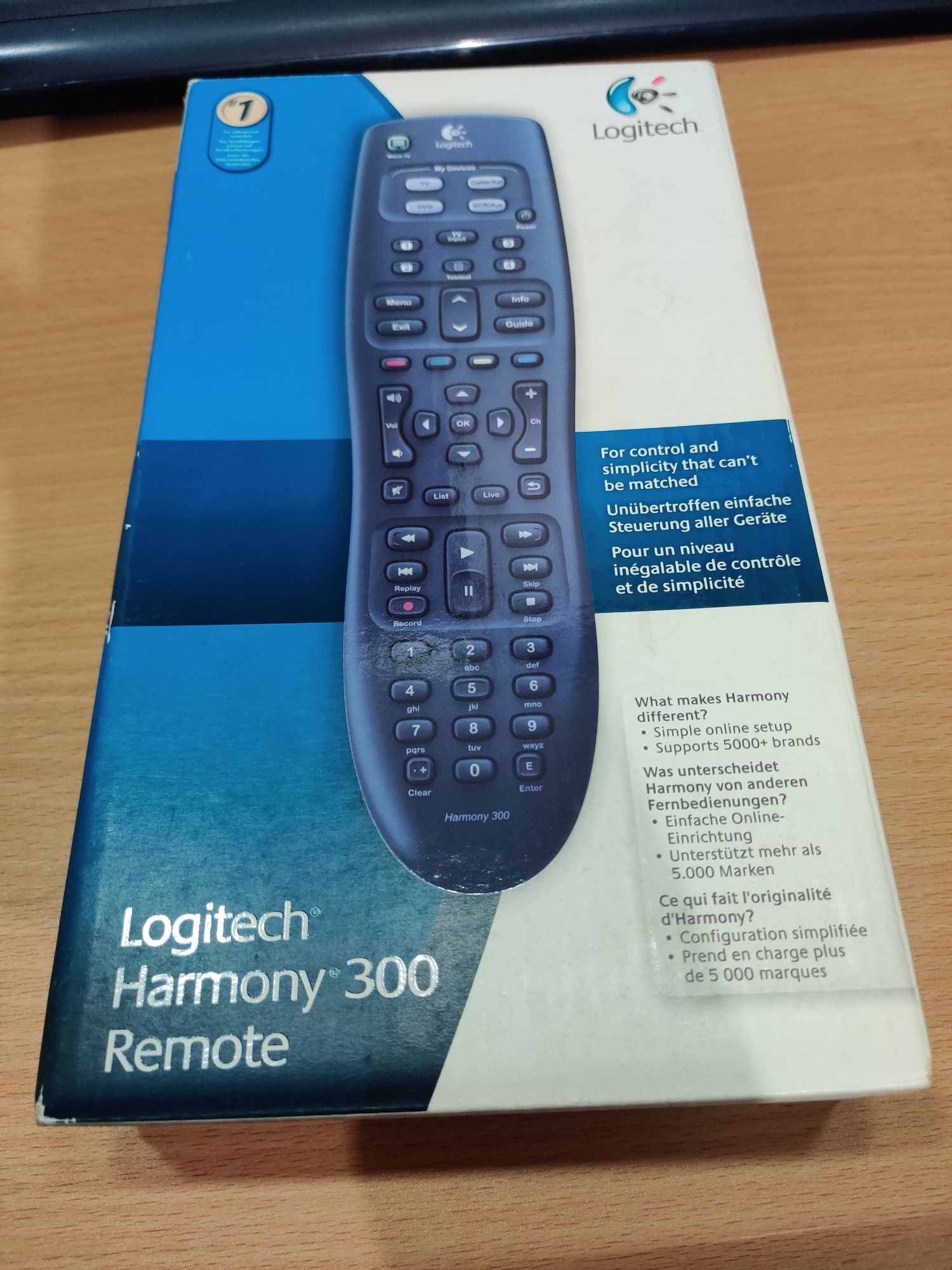 Comando universal Logitech Harmony 300.