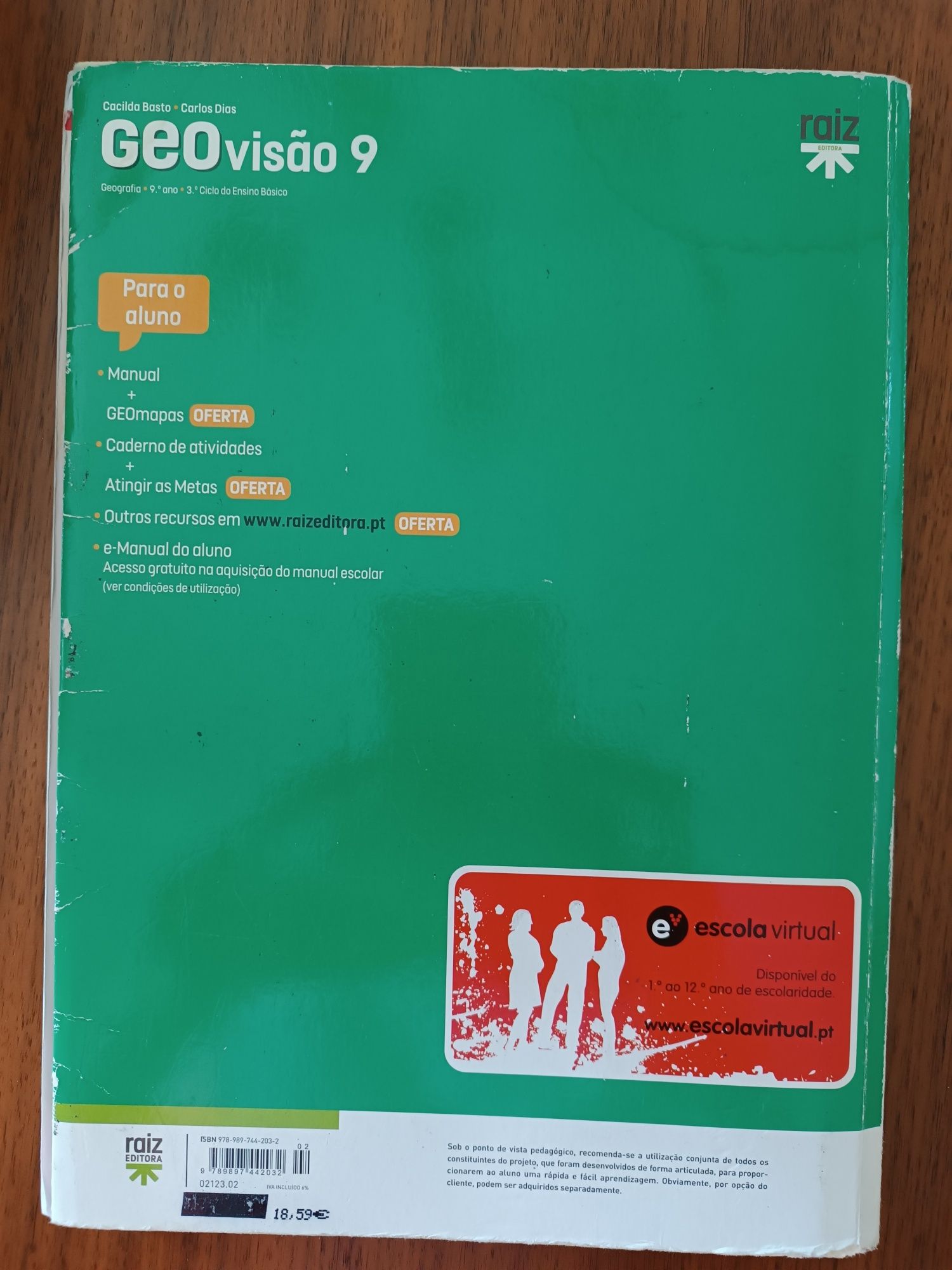 Manual de Geografia 9º ano. Com poucos apontamentos escritos a lápis.