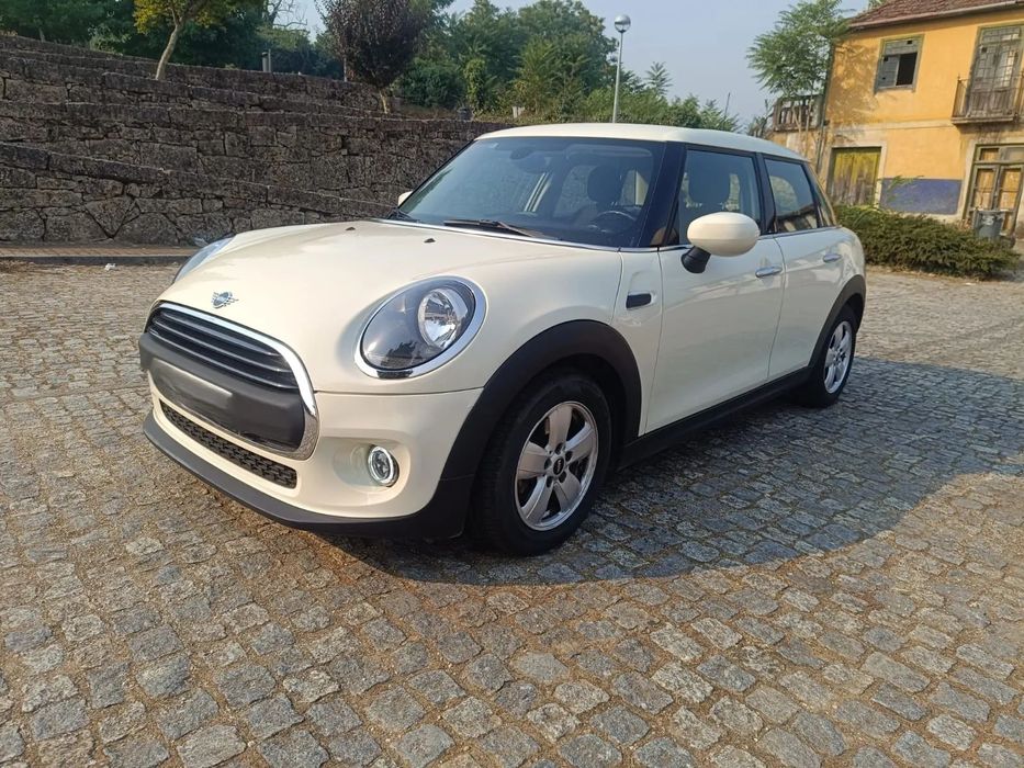 MINI 5 Portas Cooper Essential