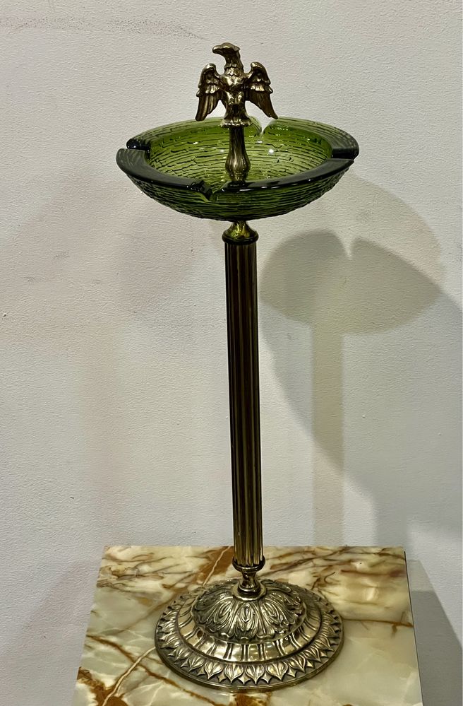 Пепельница  винтажная из бронзы и зеленого стекла с орлом.Бельгия
