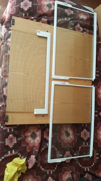 Полки в холодильник. 52.5х32.8