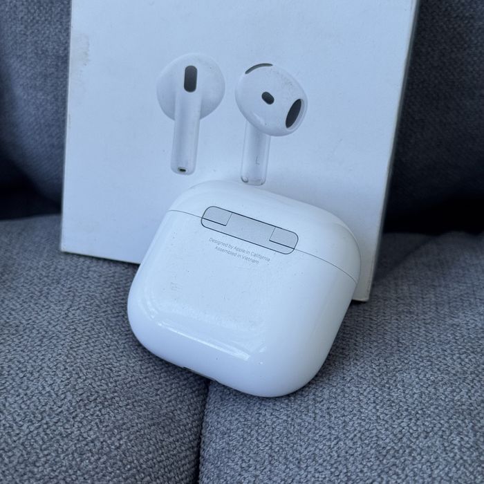 Apple airpods 4  2025