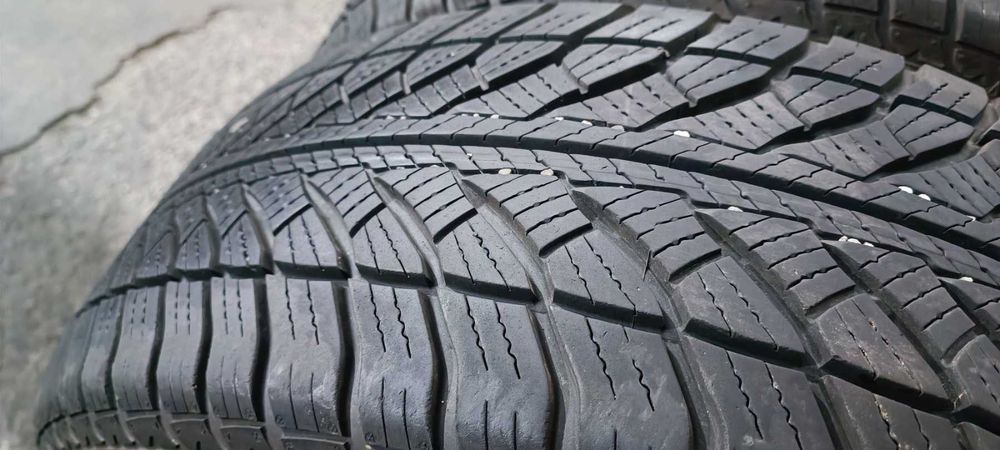 225/55 R17 Goodyear UltraGrip 8 Perfomance Шини б/у зима Склад резини