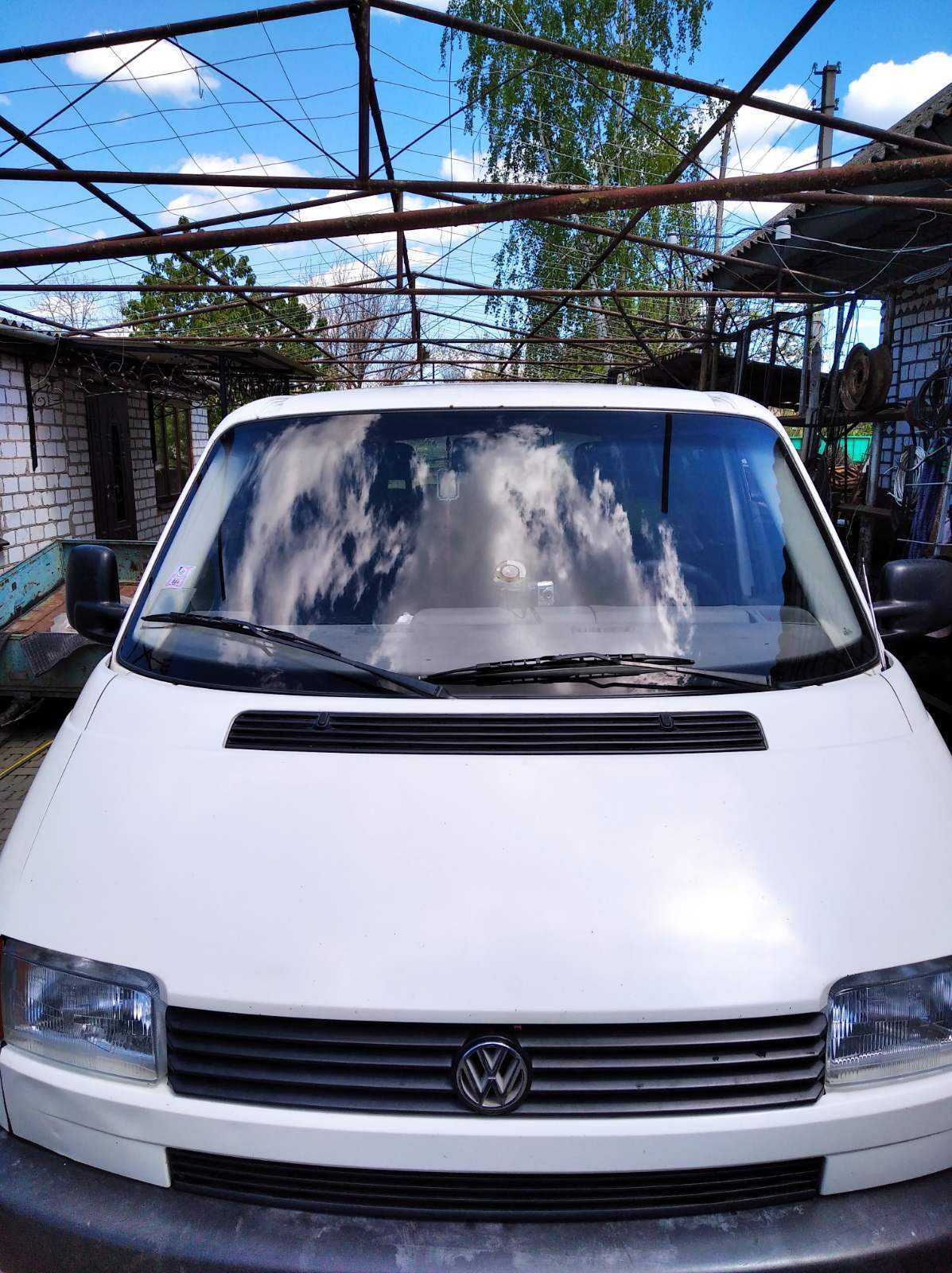 Автомобіль Volkswagen T4 1.9TDi пасажир - 8 місць, Білий, 2001 року