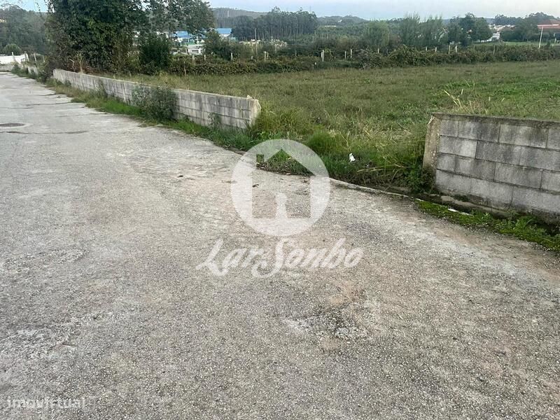 Terreno com 980m2 Inserido em Zona Residencial de Guidões, Trofa