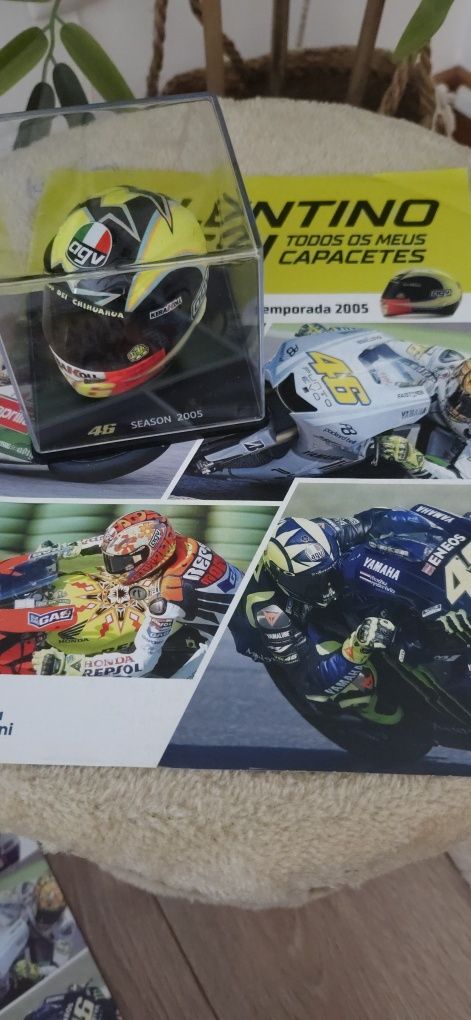 Miniatura Capacete Rossi temporada 2005
