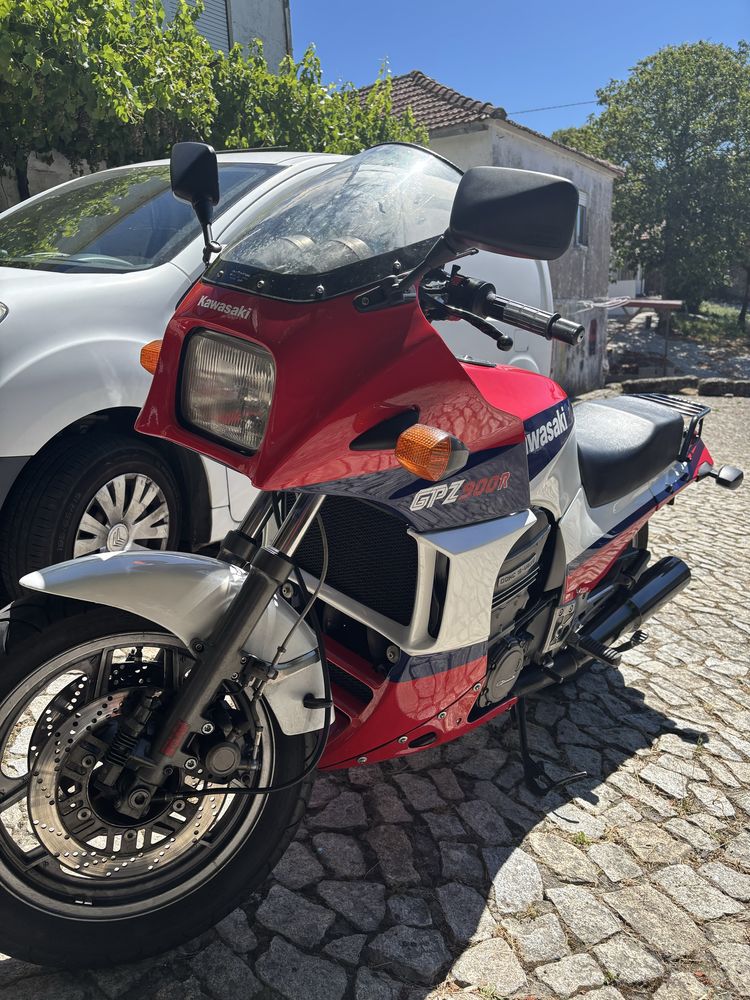 Kawasaki GPZ 900