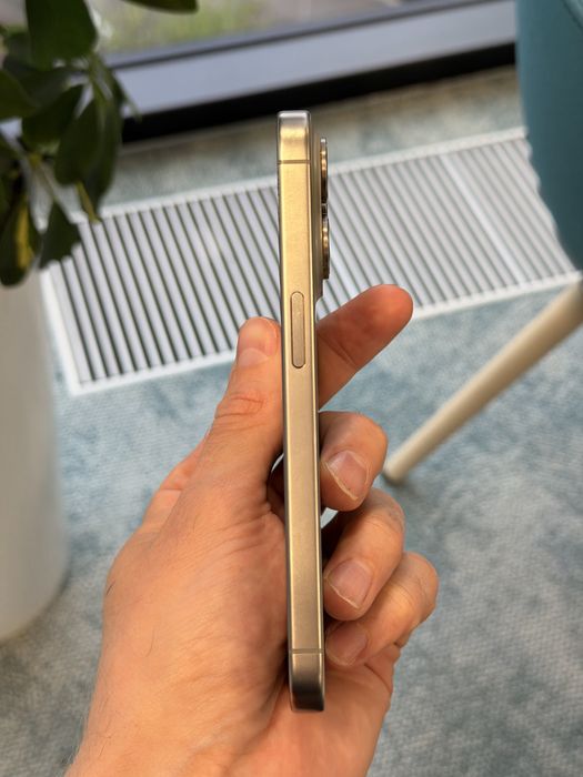 iPhone 15 Pro 256 GB Natural Titanium