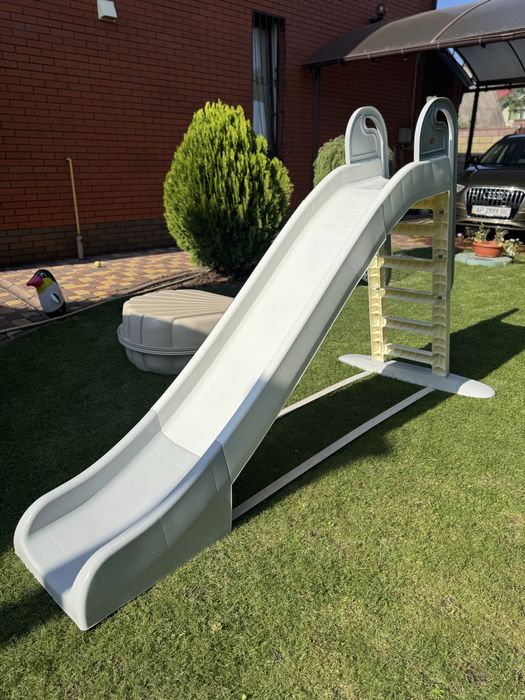 Дитяча гірка, ракушка пісочниця, дитячий майданчик долоні