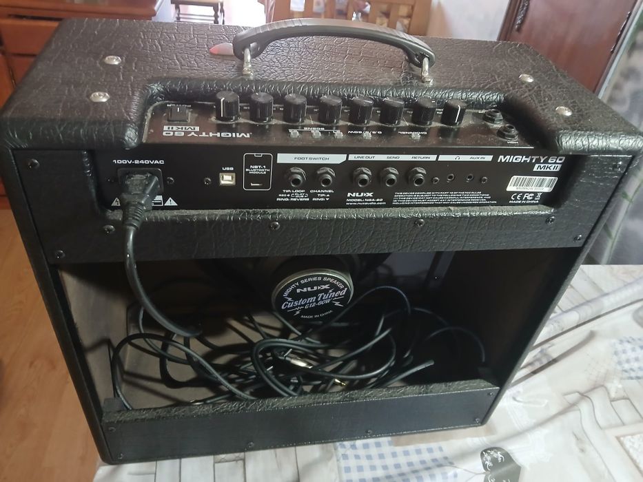 Vendo caixa nova quitarra eletrica
