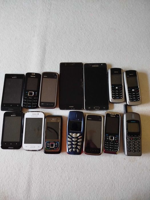 14 telemóveis antigos