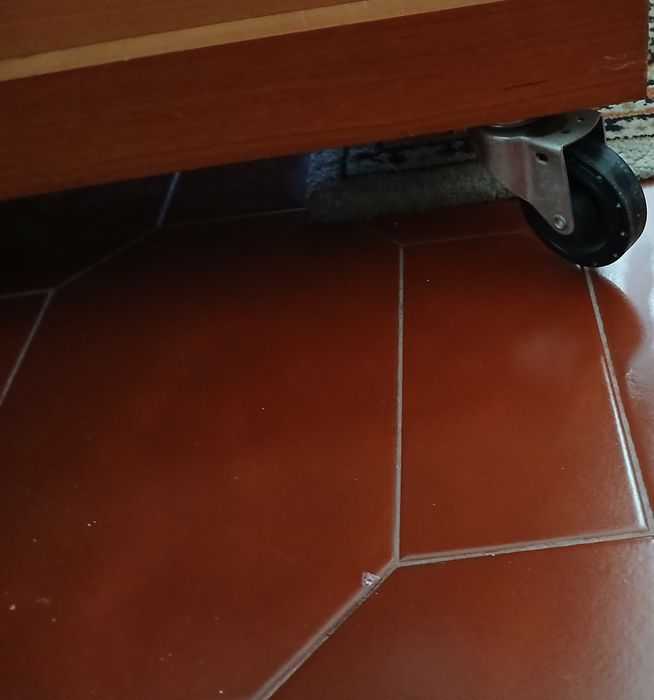 Mesa TV com rodas