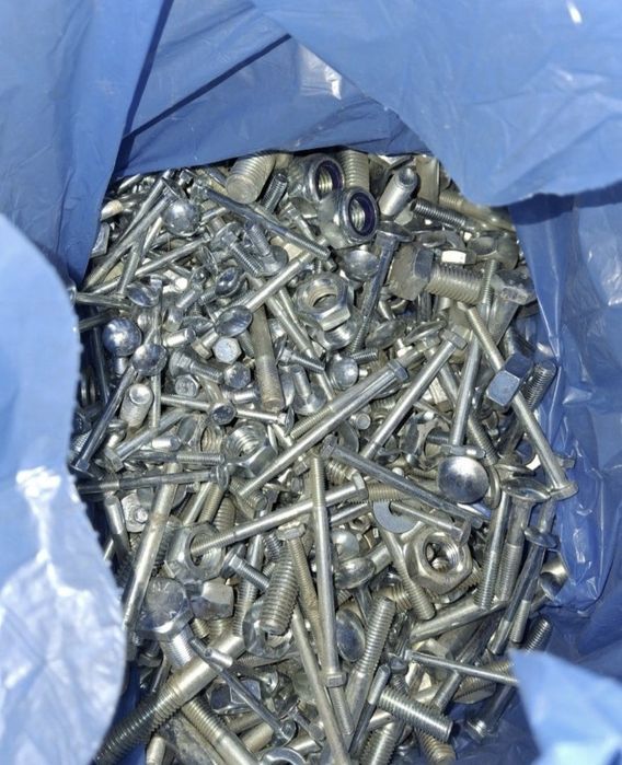 Śruby, podkładki, nakrętki mix