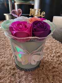 Vaso de 11 Rosas em cetim feitas à mão