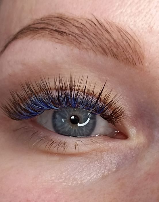 Нарощування вій.