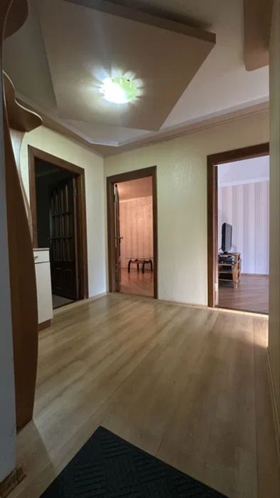 3-кімнатна квартира, 2-й поверх. Дендропарк..