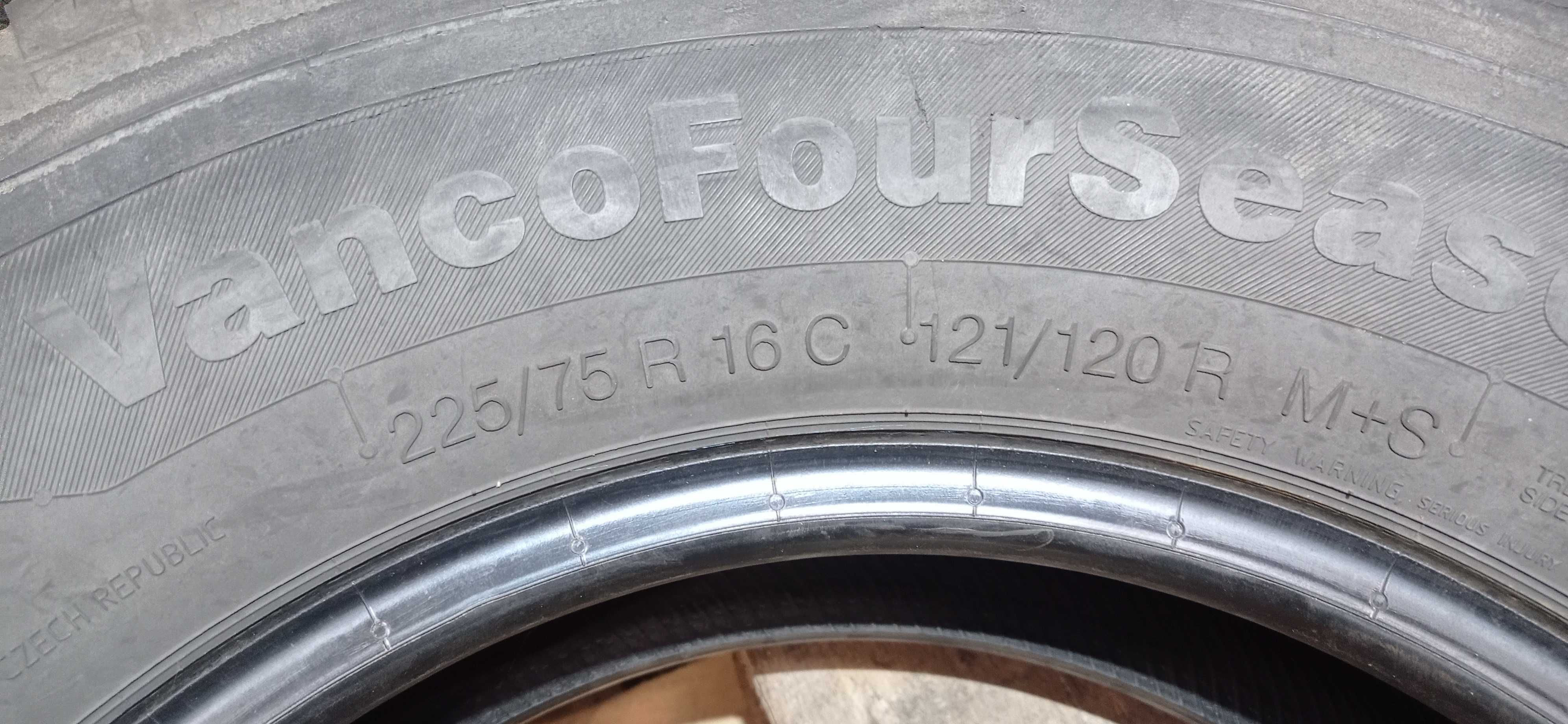 Opony wielosezonowe Continental 225/75R16C