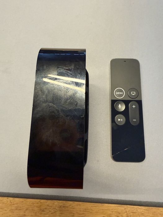 Apple TV 4K (gen 1) 32Gb a1842 + Apple Siri Remote a1962
