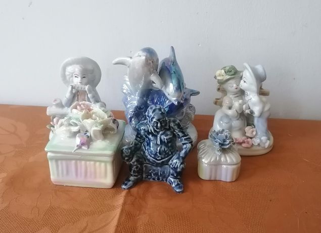 Zestaw figurek i szkatułek porcelanowych/ceramicznych
