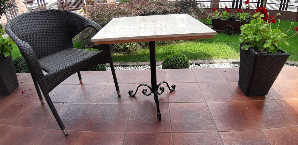 Stolik blat ¹z naturalnego kamienia  60 x 60 cm