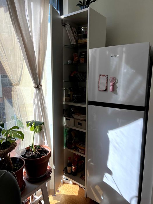 Armário alto HAVBÄCK branco (40×35×195 cm) – como novo, já montado
