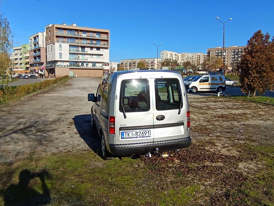 Piękny Opel Combo Tour 1.7  Diesel Isuzu. Drzwi skrzydełkowe.