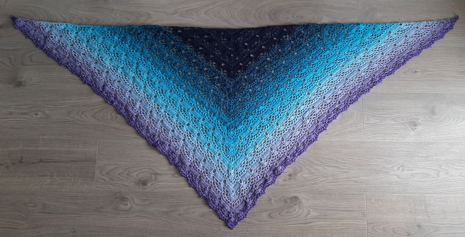 Chusta HANDMADE Sis robiona na szydełku