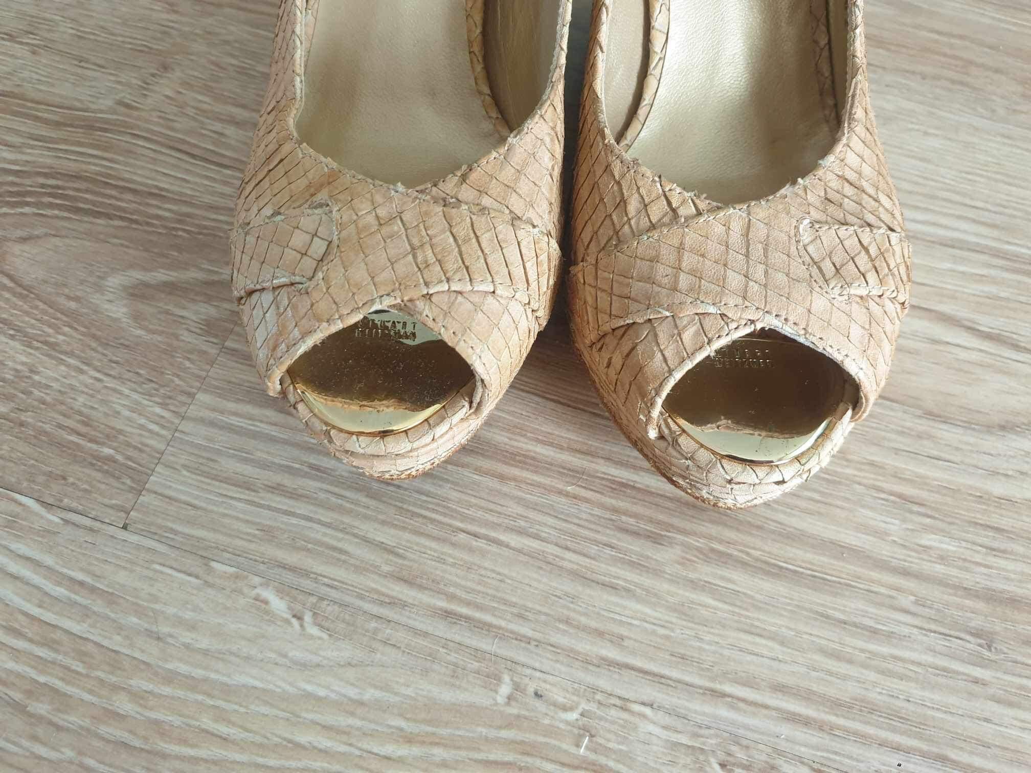 Stuart Weitzman sandały na koturnie 35