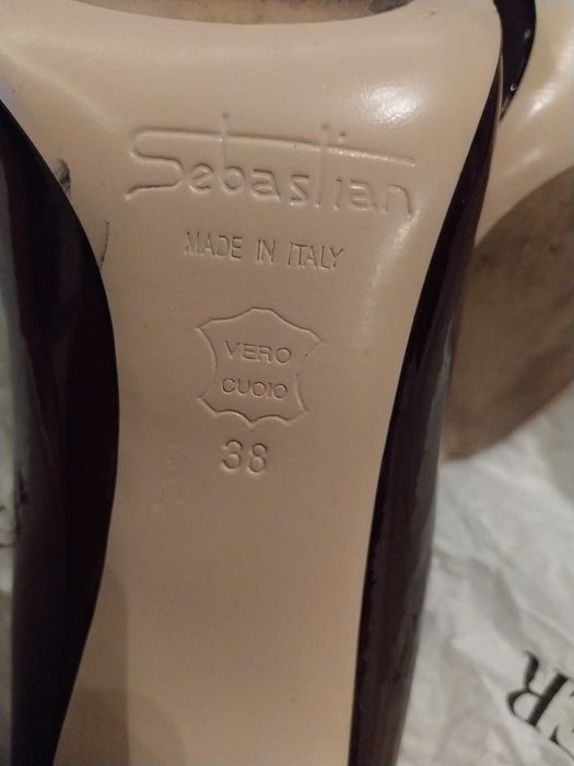 Efektowne szpilki marki Deni Cler