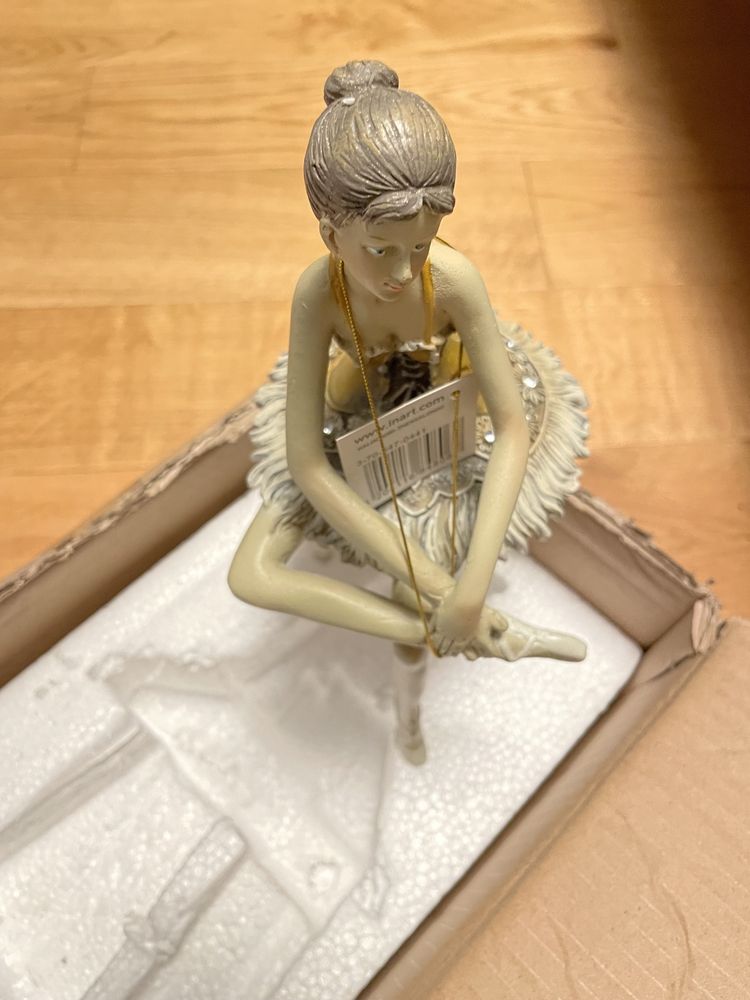Dekoracja, figurka siedząca baletnica