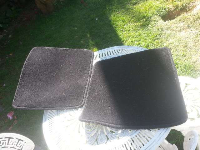 2 tapetes carro quadrado 45cm