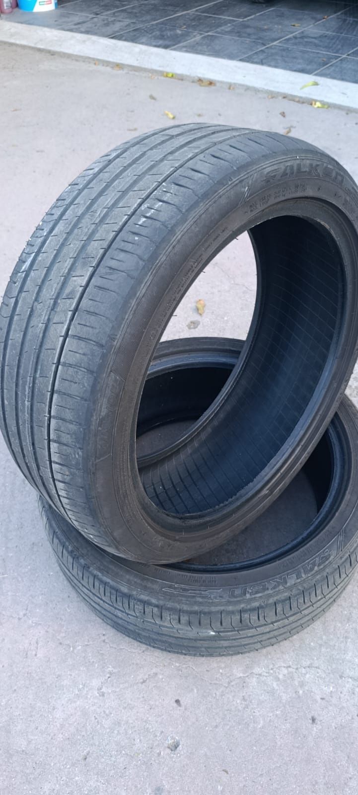 2 pneus usados Falken ziex 215/45 r18 93w