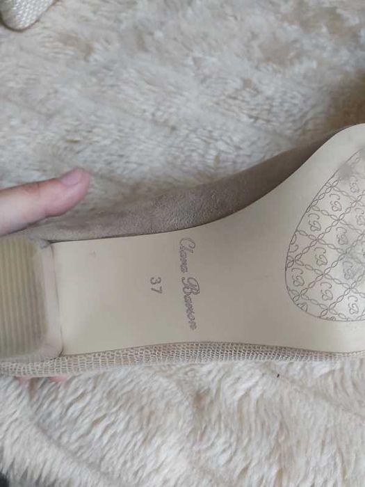 Markowe buty z firmy Clara Barson