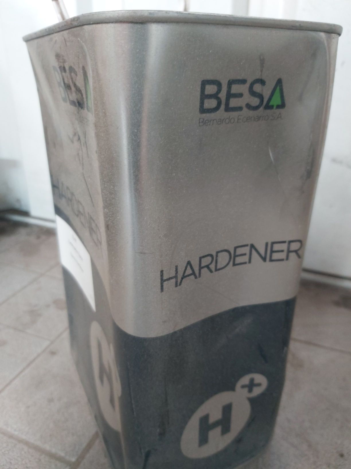 Grunt epoksydowy BESA i utwardzacz