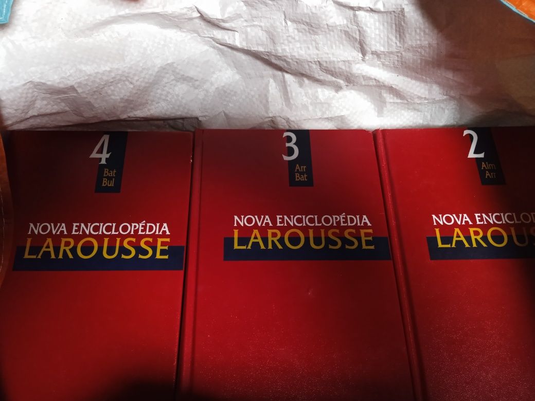 Nova enciclopédia larousse