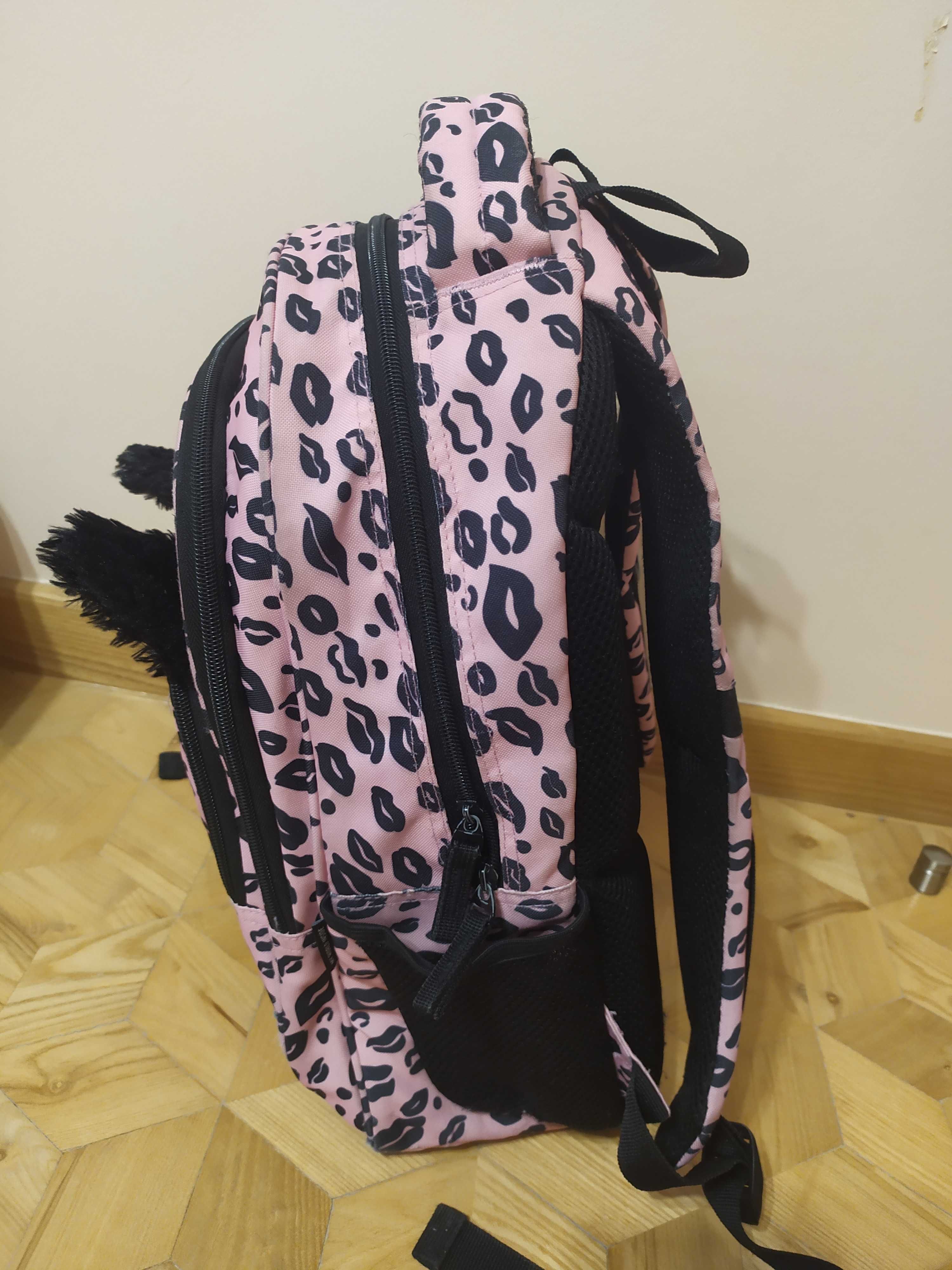 Plecak szkolny dziewczęcy firmy Backup bardzo ładny
