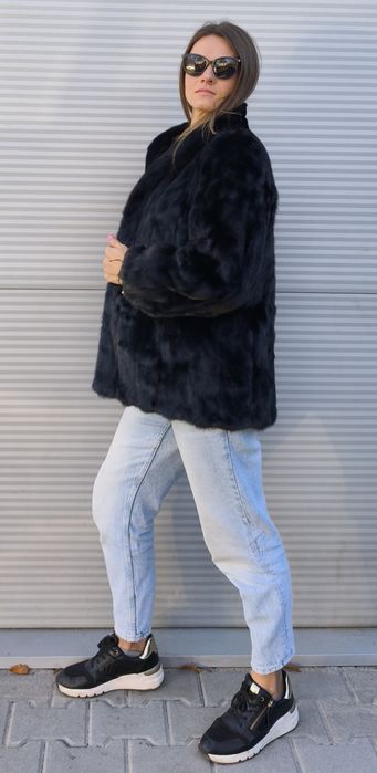 Piękne krótkie futro z norek kruczo czarne rozmiar M L kurtka