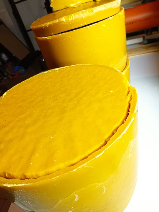 Przerób wosku na węzę, węza pszczela