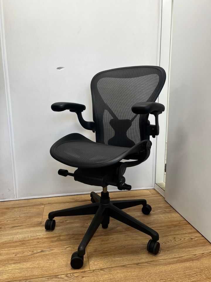 Opção completa Herman Miller Aeron remodelada com Posturefit