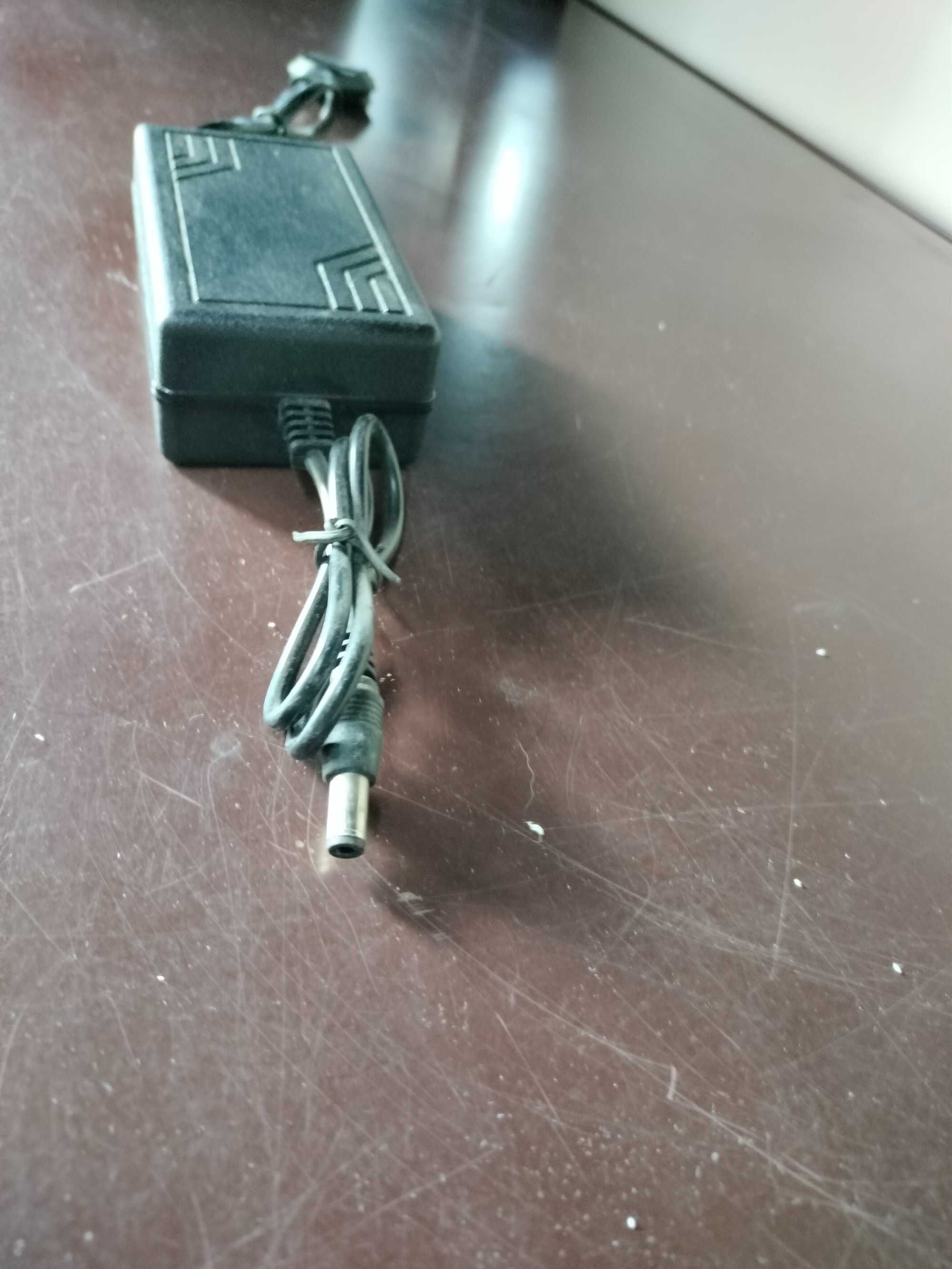 zasilacz ładowarka 12v do taśmy ledowej taśma led zasilanie zasilacz a