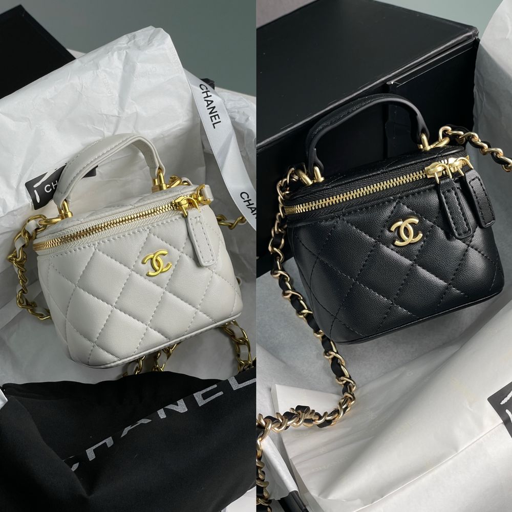 Сумка Chanel Classic Lambskin Pearl Crush Mini Vanity Case