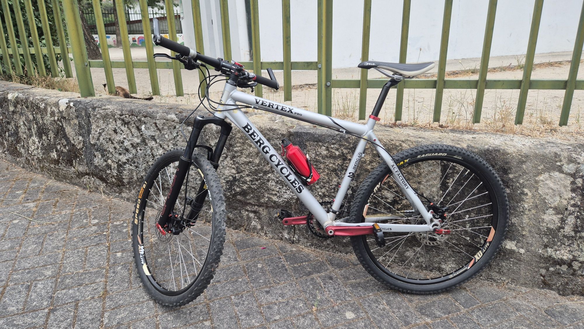 Bicicleta BTT em bom estado de conservação.