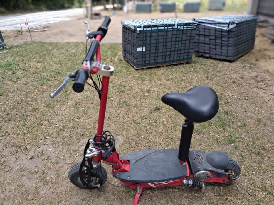 Skuter elektryczny, hulajnogi elektryczne terenowe, nowe akumulatory.