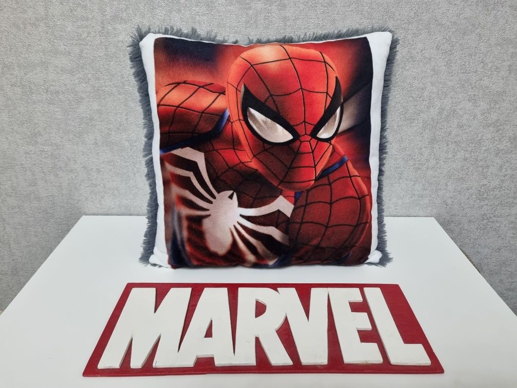 Декоративна подушка з Супергероями Марвел!