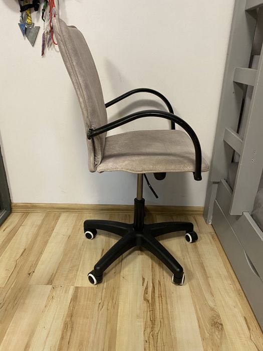 Krzeslo z oparciem szare ikea