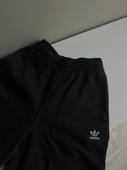 Продам спортивні штани Adidas