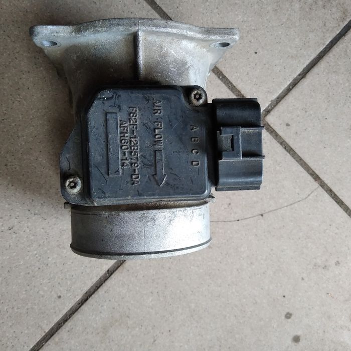 Расходомер воздуха Mazda GF