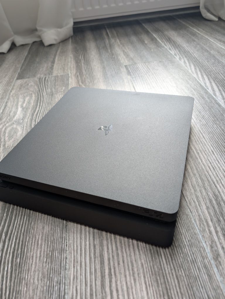 Консоль PS4 Slim 500Gb