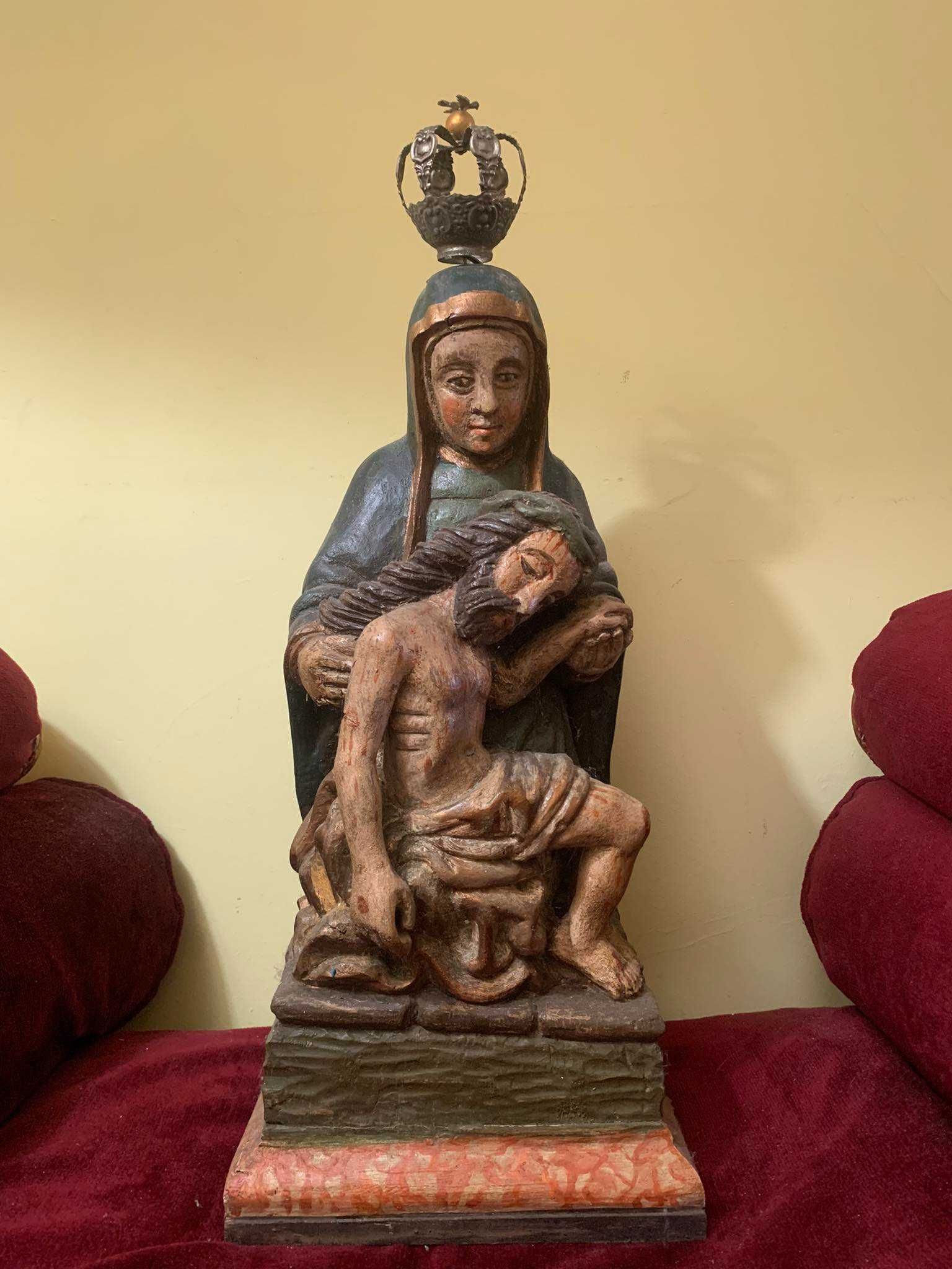 Pietà em Madeira